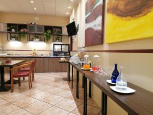 A cozinha ou kitchenette de Albergo Ristorante Protti