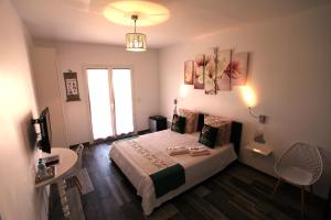 a bedroom with a bed in a room with a window at le chat botté77 in Jossigny