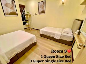 Entire home hosted by Catherine 4 bedroom House客房内的一张或多张床位