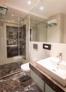 Koupelna v ubytování Hotel Bawa Continental