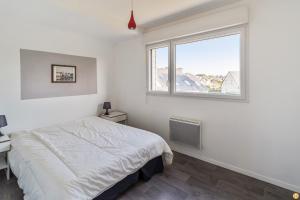 Posteľ alebo postele v izbe v ubytovaní Villa 4 étoiles à 50M la plage tranquille et lumineuse à TREGASTEL - Réf 135