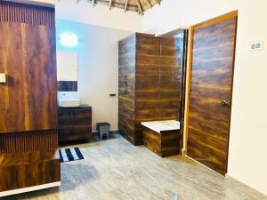 Ένα μπάνιο στο Hampi Village Resort & Tutti Cafe +74 φωτογραφίες