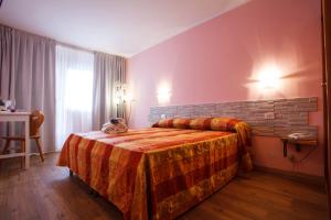 Postel nebo postele na pokoji v ubytování Hotel Olimpic