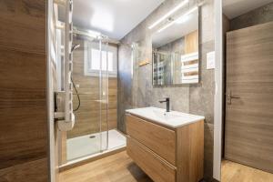 Koupelna v ubytování L' edelweiss + 53 fotografií