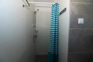 Koupelna v ubytování Apartments Jezera Lovišća