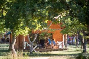 Zahrada ubytování Village Huttopia Dieulefit
