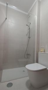 Ένα μπάνιο στο Apartamento Tomar