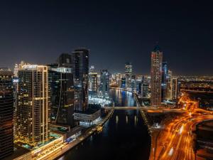 Nespecifikovaný výhled na destinaci Dubaj nebo výhled na město při pohledu z apartmánu