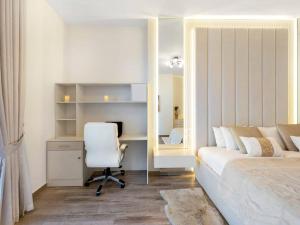 Postel nebo postele na pokoji v ubytování Luxury Apt in Business Bay Water canal view
