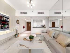 Posezení v ubytování Luxury Apt in Business Bay Water canal view