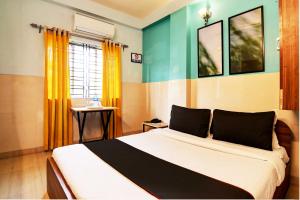 Postel nebo postele na pokoji v ubytování Super Hotel O New KOLKATA HOTEL