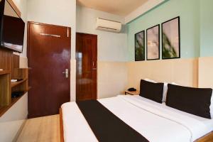 Postel nebo postele na pokoji v ubytování Super Hotel O New KOLKATA HOTEL