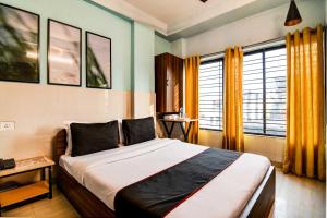 Postel nebo postele na pokoji v ubytování Super Hotel O New KOLKATA HOTEL