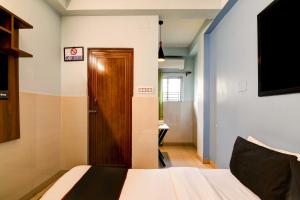 Postel nebo postele na pokoji v ubytování Super Hotel O New KOLKATA HOTEL