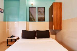 Postel nebo postele na pokoji v ubytování Super Hotel O New KOLKATA HOTEL