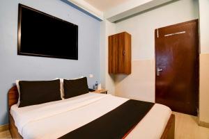 Postel nebo postele na pokoji v ubytování Super Hotel O New KOLKATA HOTEL