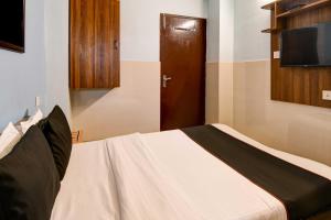 Postel nebo postele na pokoji v ubytování Super Hotel O New KOLKATA HOTEL