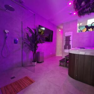 TV a/nebo společenská místnost v ubytování Ubud suite and spa