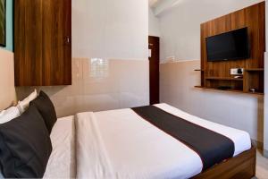 Postel nebo postele na pokoji v ubytování Super Hotel O New KOLKATA HOTEL