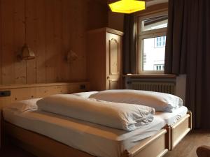 Een bed of bedden in een kamer bij Hotel Bachmann