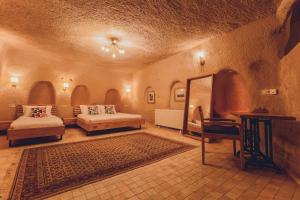 Postel nebo postele na pokoji v ubytování Pinhan Cave Suites