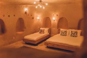 Postel nebo postele na pokoji v ubytování Pinhan Cave Suites