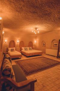 Postel nebo postele na pokoji v ubytování Pinhan Cave Suites
