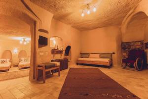 Postel nebo postele na pokoji v ubytování Pinhan Cave Suites
