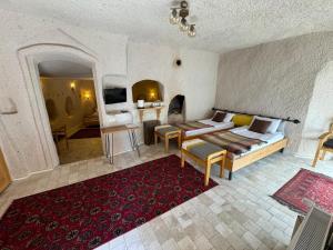 Postel nebo postele na pokoji v ubytování Pinhan Cave Suites