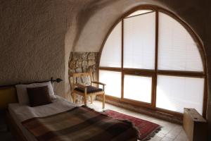 Postel nebo postele na pokoji v ubytování Pinhan Cave Suites