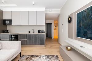 a living room with a couch and a kitchen at Parkside Lux - 2 bedrooms Apartment, New in Tallinn