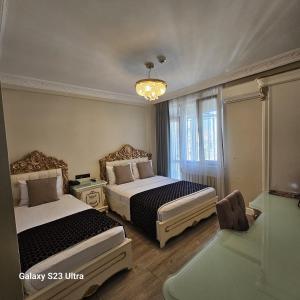Postel nebo postele na pokoji v ubytování Best Town Hotel