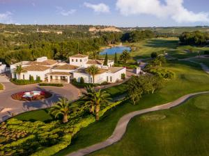 an aerial view of the golf course at a resort at Exclusiva villa con piscina climatizada Colinas in Orihuela