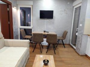 TV/Unterhaltungsangebot in der Unterkunft Apartman DIVČI TRON 11