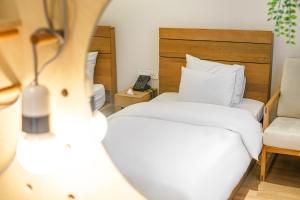 Postel nebo postele na pokoji v ubytování Chuncheon Hey Hotel