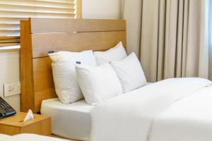 Postel nebo postele na pokoji v ubytování Chuncheon Hey Hotel