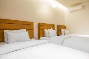 Postel nebo postele na pokoji v ubytování Chuncheon Hey Hotel