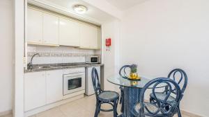 Kuchnia lub aneks kuchenny w obiekcie Apartamentos Topacio Unitursa