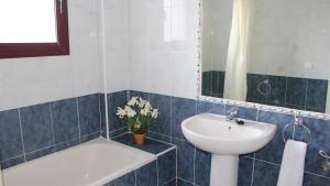 Łazienka w obiekcie Apartamentos Topacio Unitursa