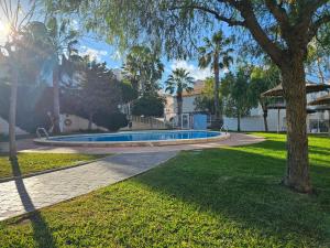 Bazén v ubytování House Next to Beach in Tropical Garden nebo v jeho okolí + 20 fotografií