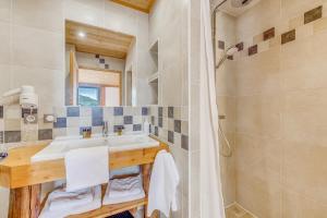Koupelna v ubytování Chalet Monte Bianco + 37 fotografií