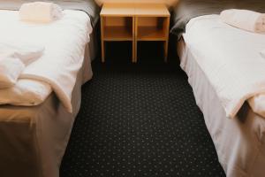 Postel nebo postele na pokoji v ubytování Economy Silesian Hotel