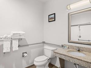 Koupelna v ubytování Comfort Suites Lindale