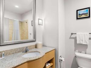 Koupelna v ubytování Comfort Suites Lindale