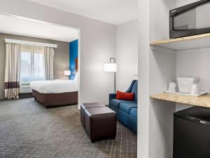 Postel nebo postele na pokoji v ubytování Comfort Suites Lindale