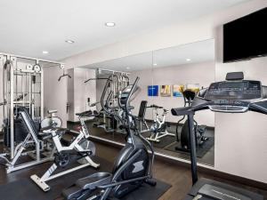 Fitness centrum a/nebo fitness zařízení v ubytování Comfort Suites Lindale