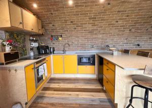 Dapur atau dapur kecil di Honeybee Home +15 gambar