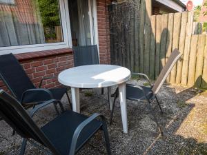 Ein Patio oder anderer Außenbereich in der Unterkunft Holiday Home Koralle-1 by Interhome