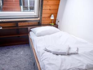 Ein Bett oder Betten in einem Zimmer der Unterkunft Holiday Home Koralle-1 by Interhome