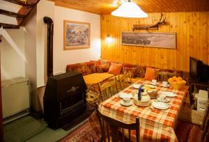 a living room with a table and a couch at Apartments Sema in Jahorina